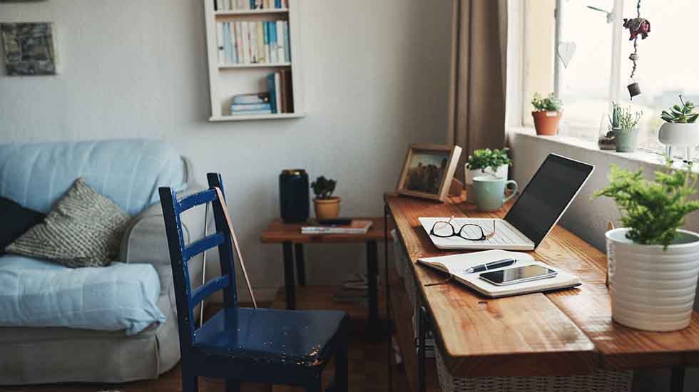 Claves para tener una zona de trabajo en casa bonita y eficiente - Fotocasa Life - - Hogar, Decoración - Las nuevas tecnologías han fomentado que muchos trabajemos en casa, por eso es importantísimo que prestes mucha atención a la misma para conseguir que además de bonita te resulte eficiente. Habitissimo te da las claves para rendir más y mucho mejor desde casa.