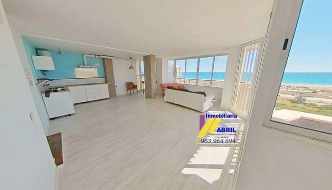 Luminoso apartamento de Valencia frente a la playa