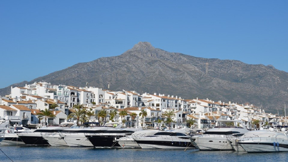 10 destinos imprescindibles para viajar este verano por España - Fotocasa Life marbella para pasar las vacaciones