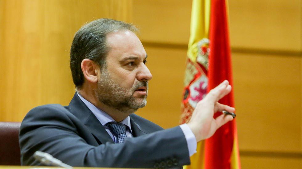 Ábalos anuncia la vuelta de contratos de concesión para construir con inversión privada