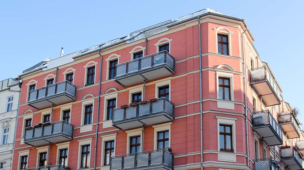 Los españoles destinan el sueldo de 6 años a comprar su vivienda