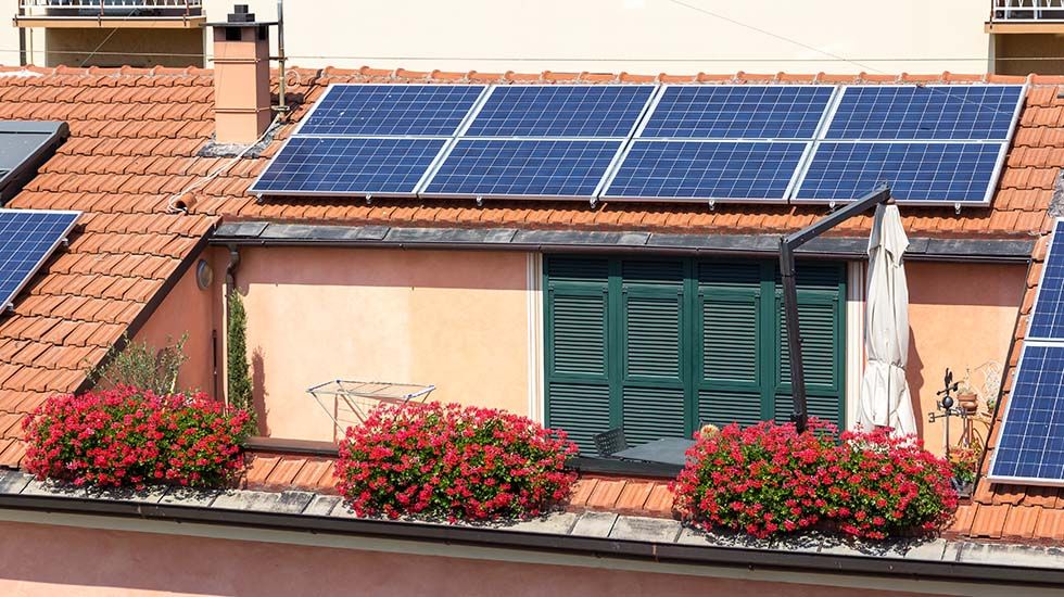 vivienda eficiente con placas solares