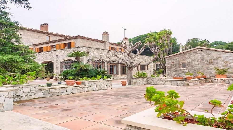 casa con exterior de piedra