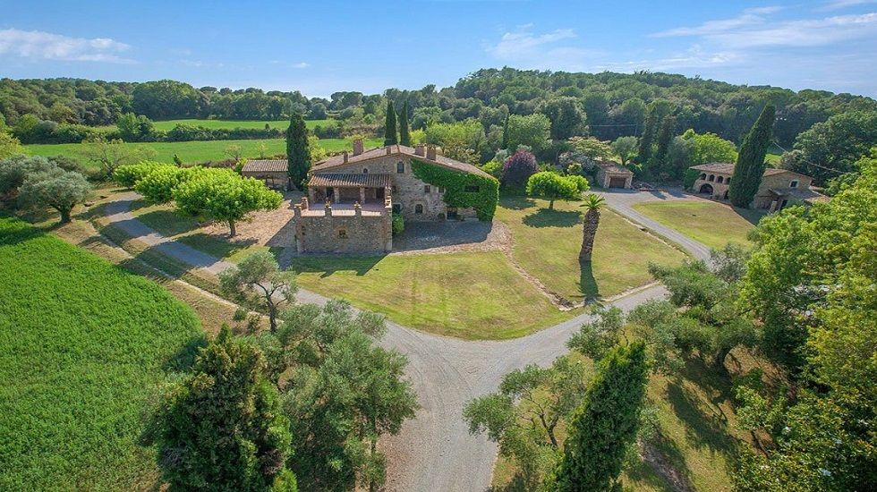 masia de piedra restaurada