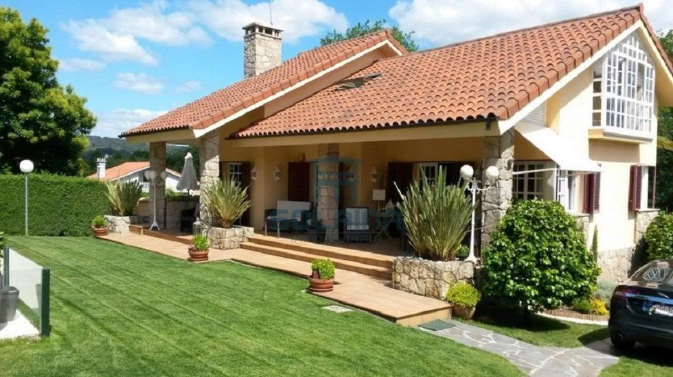 casa de estilo rustico Diez bonitos chalets en alquiler - Fotocasa Life - Alquilar, Alquiler de viviendas, Bonitas casas con jardín, Casas con jardín, Casas de alquiler, Chalets, chalets increíbles, Increíbles chalets - Alquiler - A continuación os traemos una bonita selección de diez chalets en alquiler distribuidos por toda la geografía española: