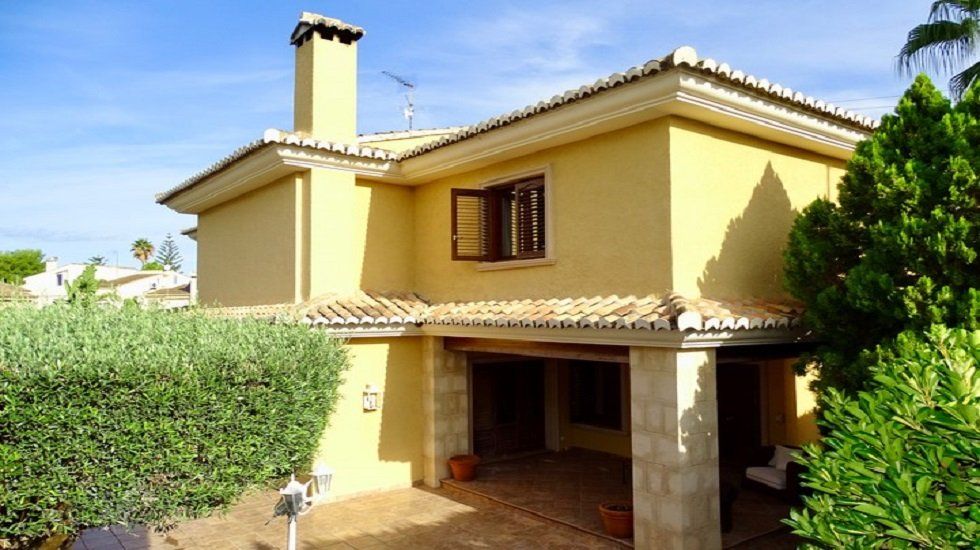 casa al norte de Valencia Diez bonitos chalets en alquiler - Fotocasa Life - Alquilar, Alquiler de viviendas, Bonitas casas con jardín, Casas con jardín, Casas de alquiler, Chalets, chalets increíbles, Increíbles chalets - Alquiler - A continuación os traemos una bonita selección de diez chalets en alquiler distribuidos por toda la geografía española: