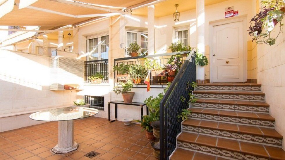 vivienda familiar granadina Diez bonitos chalets en alquiler - Fotocasa Life - Alquilar, Alquiler de viviendas, Bonitas casas con jardín, Casas con jardín, Casas de alquiler, Chalets, chalets increíbles, Increíbles chalets - Alquiler - A continuación os traemos una bonita selección de diez chalets en alquiler distribuidos por toda la geografía española: