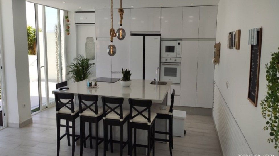 moderno inmueble Diez bonitos chalets en alquiler - Fotocasa Life - Alquilar, Alquiler de viviendas, Bonitas casas con jardín, Casas con jardín, Casas de alquiler, Chalets, chalets increíbles, Increíbles chalets - Alquiler - A continuación os traemos una bonita selección de diez chalets en alquiler distribuidos por toda la geografía española: