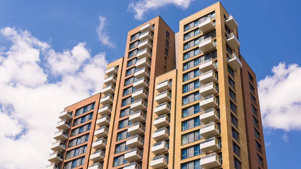 Las compraventas de viviendas cayeron en el segundo trimestre, según los registradores