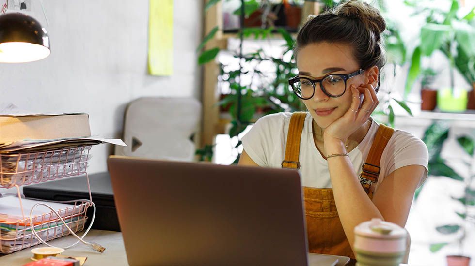 El coste de alquilar en solitario para los jóvenes catalanes supera los 1.100 euros según el CJE
