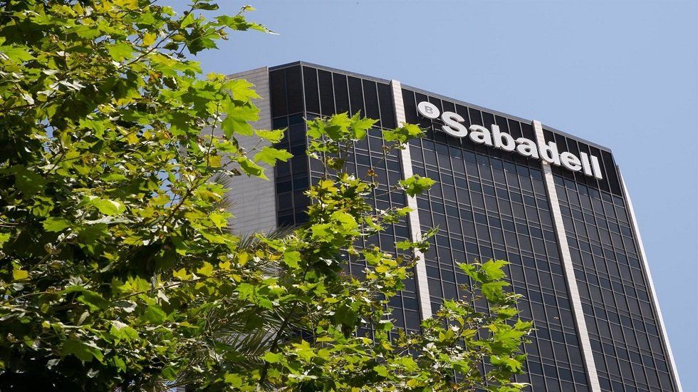 Fitch rebaja el rating de Sabadell por el coronavirus