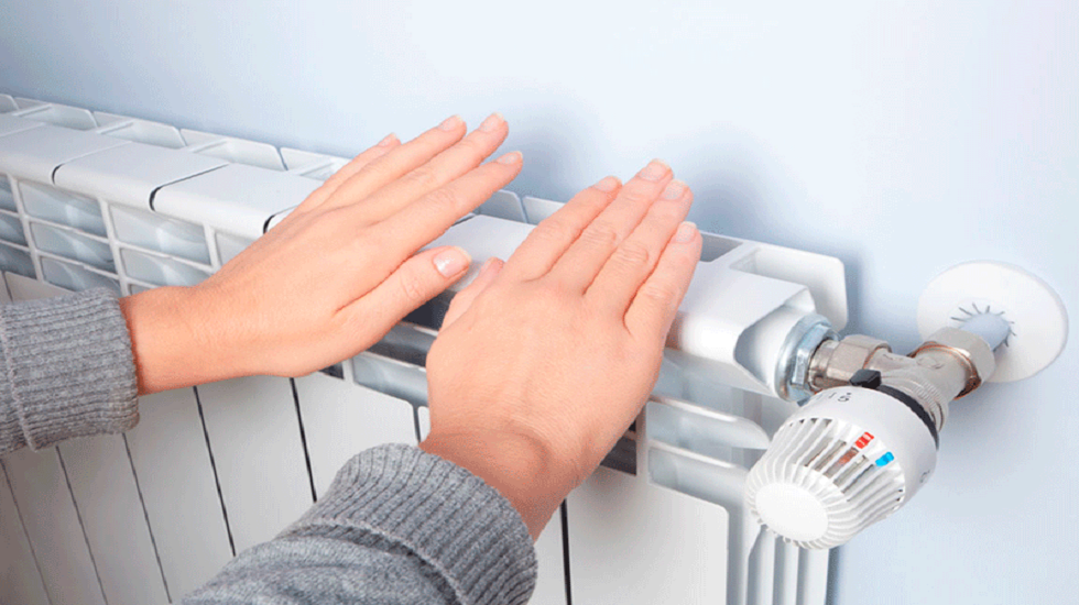 Actuar sobre el conjunto de la instalación ayuda a ahorrar en calefacción - Fotocasa Life - ahorrar, Calefacción, Calefacción eléctrica, Gobierno de España, instalaciones - Hogar - El nuevo Real Decreto por el que se regula la contabilización de consumos individuales en las instalaciones térmicas centralizadas, establece que, una vez se compruebe su viabilidad, los edificios con calefacción central tendrán que instalar contadores de energía, o en su caso, repartidores de costes de calefacción en las viviendas antes de mayo de 2023. Una medida que, según el Gobierno, permitirá un ahorro medio de un 24% en el consumo de energía.