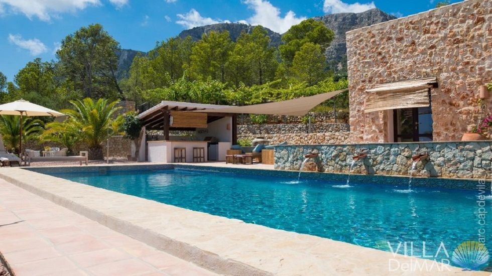 Casas rurales con piscina: mejores opciones de venta y alquiler en España - Fotocasa Life - Casa rural, Casas rurales, casas rurales con historia, comprar vivienda, compraventa de viviendas, vivienda alquiler - Compraventa, Inspiración - A continuación presentamos una selección de algunas de las mejores casas rurales con piscina privada donde a todos nos encantaría vivir o, por lo menos, alojarnos durante unos días.