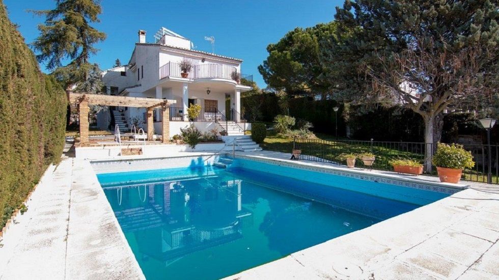 Casas rurales con piscina: mejores opciones de venta y alquiler en España - Fotocasa Life - Casa rural, Casas rurales, casas rurales con historia, comprar vivienda, compraventa de viviendas, vivienda alquiler - Compraventa, Inspiración - A continuación presentamos una selección de algunas de las mejores casas rurales con piscina privada donde a todos nos encantaría vivir o, por lo menos, alojarnos durante unos días.