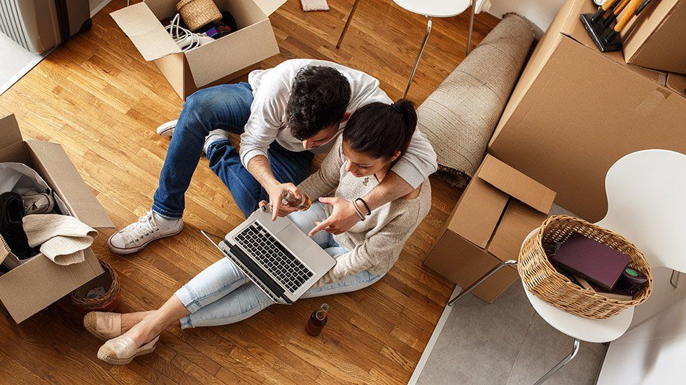 Madrileños y barceloneses recortan el presupuesto del alquiler