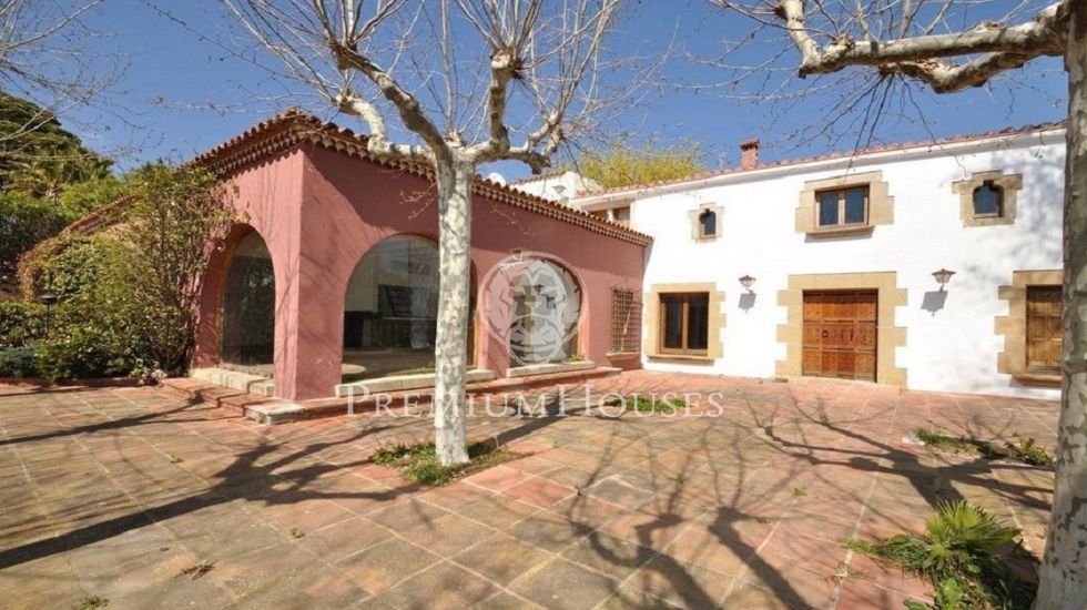 Casas rurales con piscina: mejores opciones de venta y alquiler en España - Fotocasa Life - Casa rural, Casas rurales, casas rurales con historia, comprar vivienda, compraventa de viviendas, vivienda alquiler - Compraventa, Inspiración - A continuación presentamos una selección de algunas de las mejores casas rurales con piscina privada donde a todos nos encantaría vivir o, por lo menos, alojarnos durante unos días.
