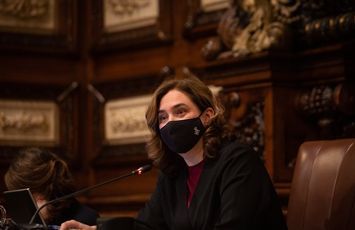 Colau plantea ampliar y mejorar el parque de alquiler social y asequible