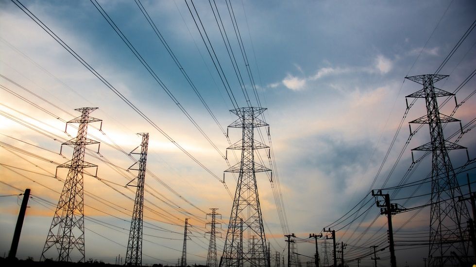 La factura de la luz bajó en febrero, según la OCU