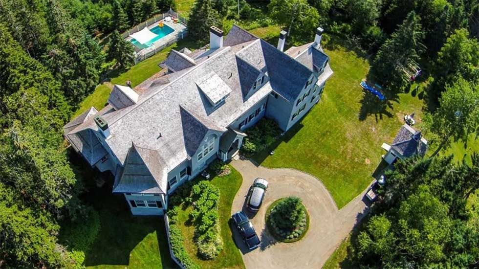 John Travolta vende su casa de verano en Maine