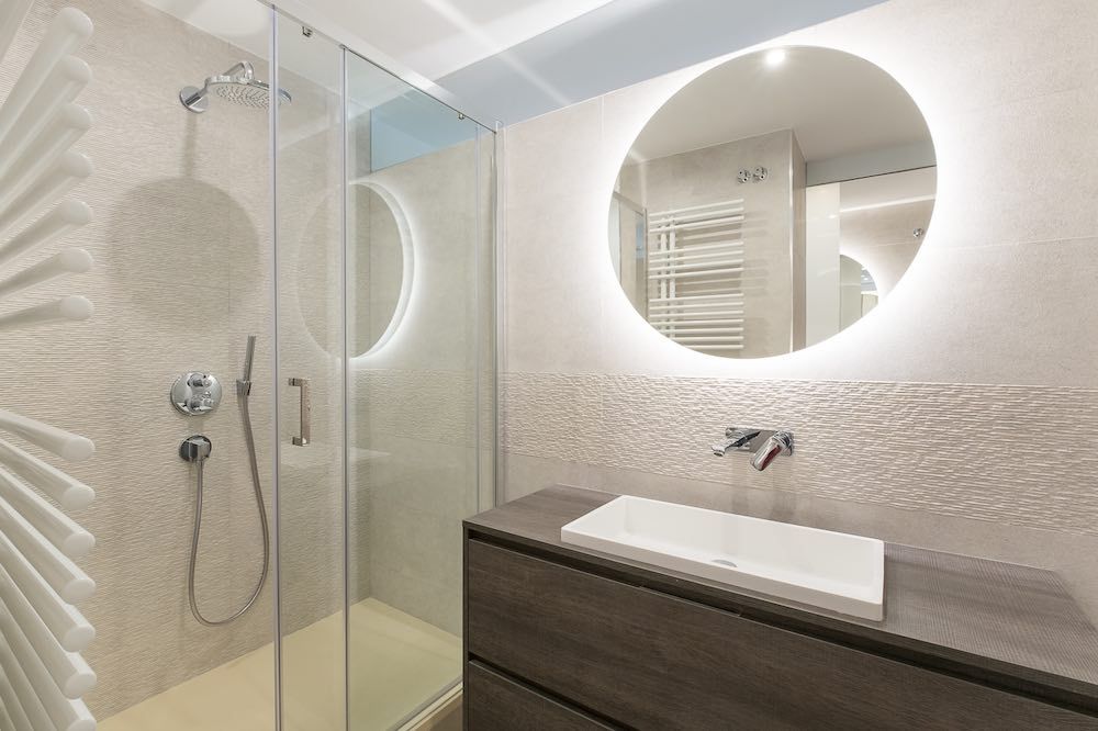 nueva instalación de grifos y electricidad