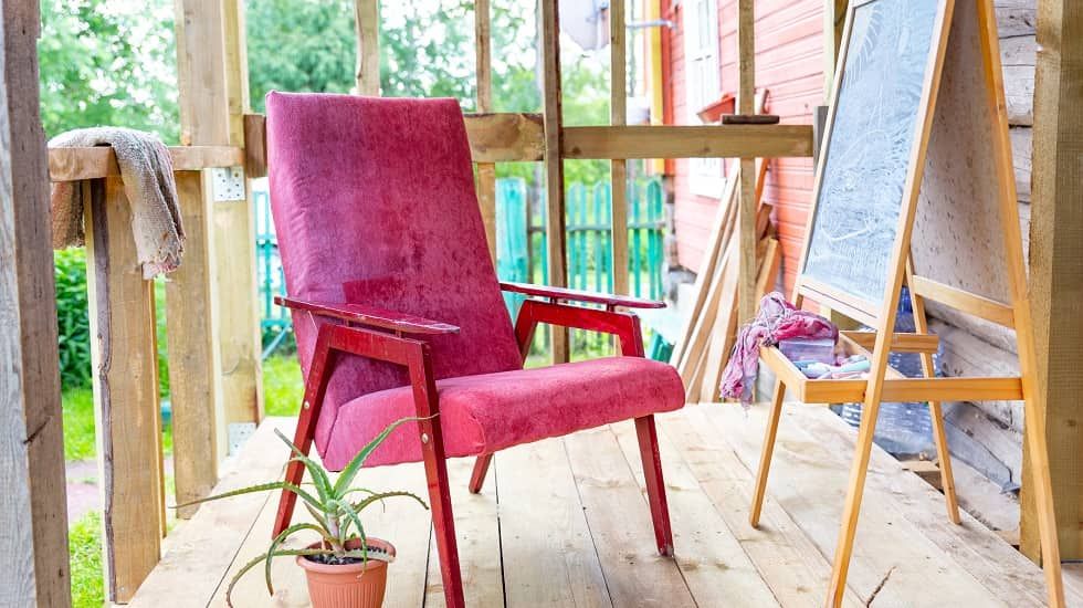 mobiliario de madera Cinco proyectos de bricolaje para hacer esta primavera - Fotocasa Life - Cambiar decoración casa, casas para la primavera, decoración, decorar una casa con plantas, Madera, Plantas, Primavera - Decoración, Inspiración - Puede que el invierno sea la estación menos apetecible del año, no lo discutiremos. Pero hay una manera de hacerlo más llevadero y es apreciar sus encantos. Porque los tiene. Los primeros rayos de sol, por ejemplo, que desde finales de febrero ya empezamos a disfrutar en nuestras terrazas y balcones, signo de que la primavera se acerca. ¡Y esa sí que es una buena noticia!