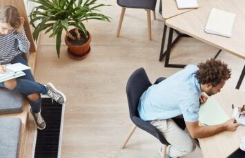 ¿Es lo mismo compartir piso que vivir en un coliving?