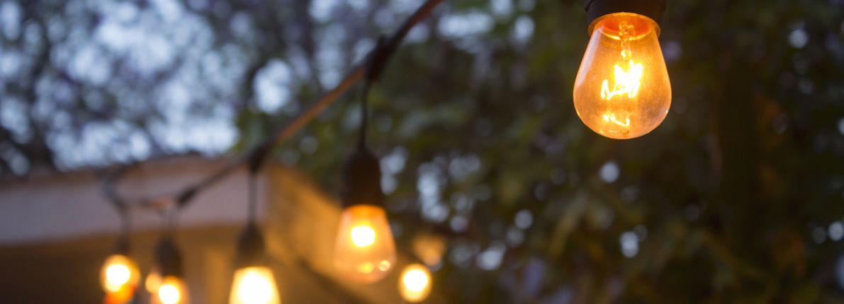El Defensor del Pueblo ve elevados los impuestos sobre la luz y cuestiona si su pago es asumible