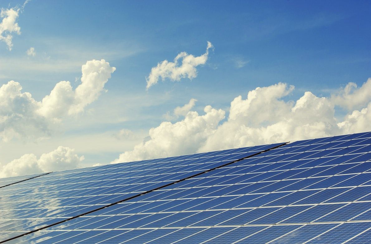 Ayudas a la rehabilitación de viviendas: 5 reformas que puedes subvencionar - Fotocasa Life instalar placas fotovoltaicas para autoconsumo