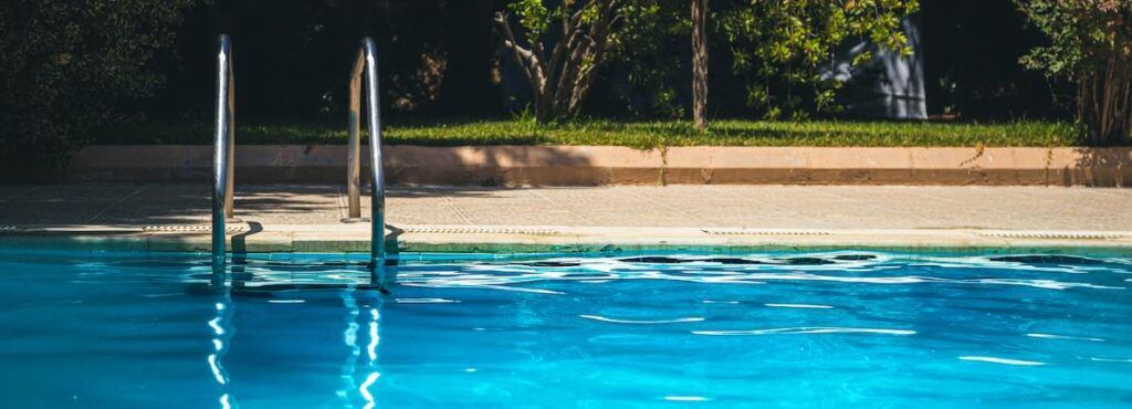 Una piscina sin impermeabilizar puede vaciarse en un mes por las fugas de agua