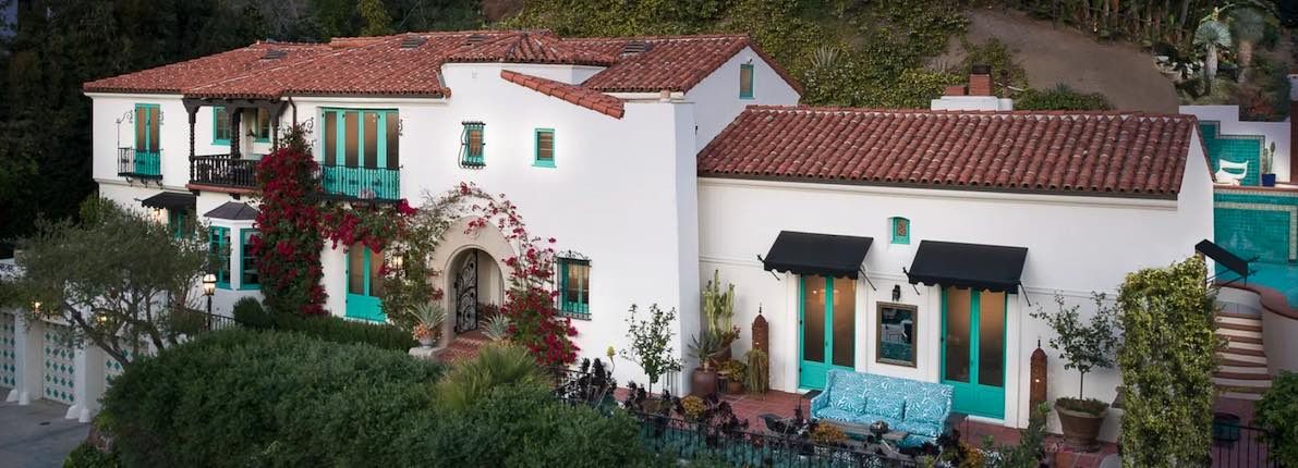 Leonardo DiCaprio le regala una casa de estilo colonial español a su madre