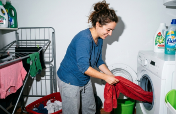 ¿Pueden mis vecinos quejarse si pongo la lavadora de noche y hace ruido?