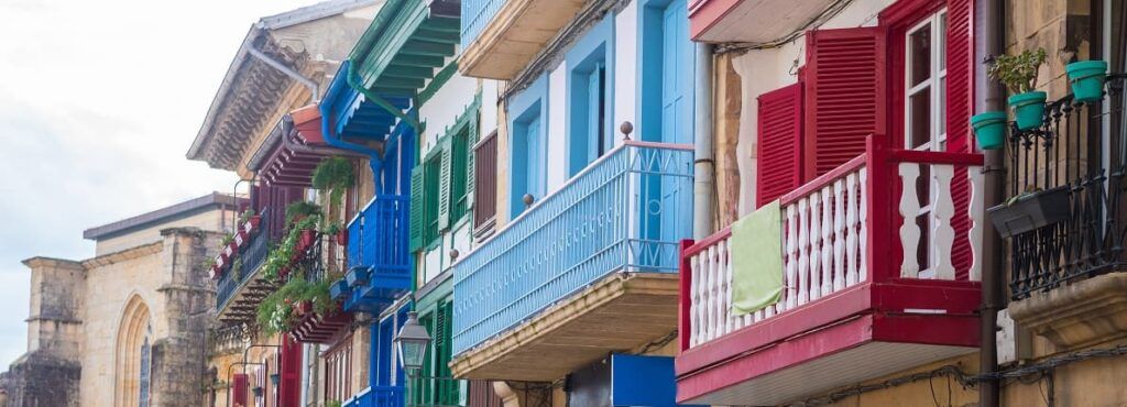 ¿Puedo pintar las paredes de mi balcón de otro color?