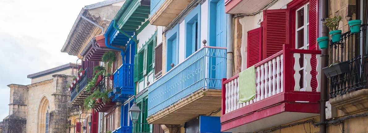 ¿Puedo pintar las paredes de mi balcón de otro color?