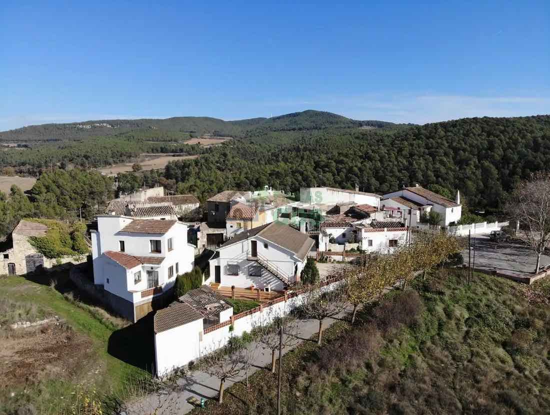 Un poblado rural en Lleida en venta en Fotocasa por menos de un millón de euros img645