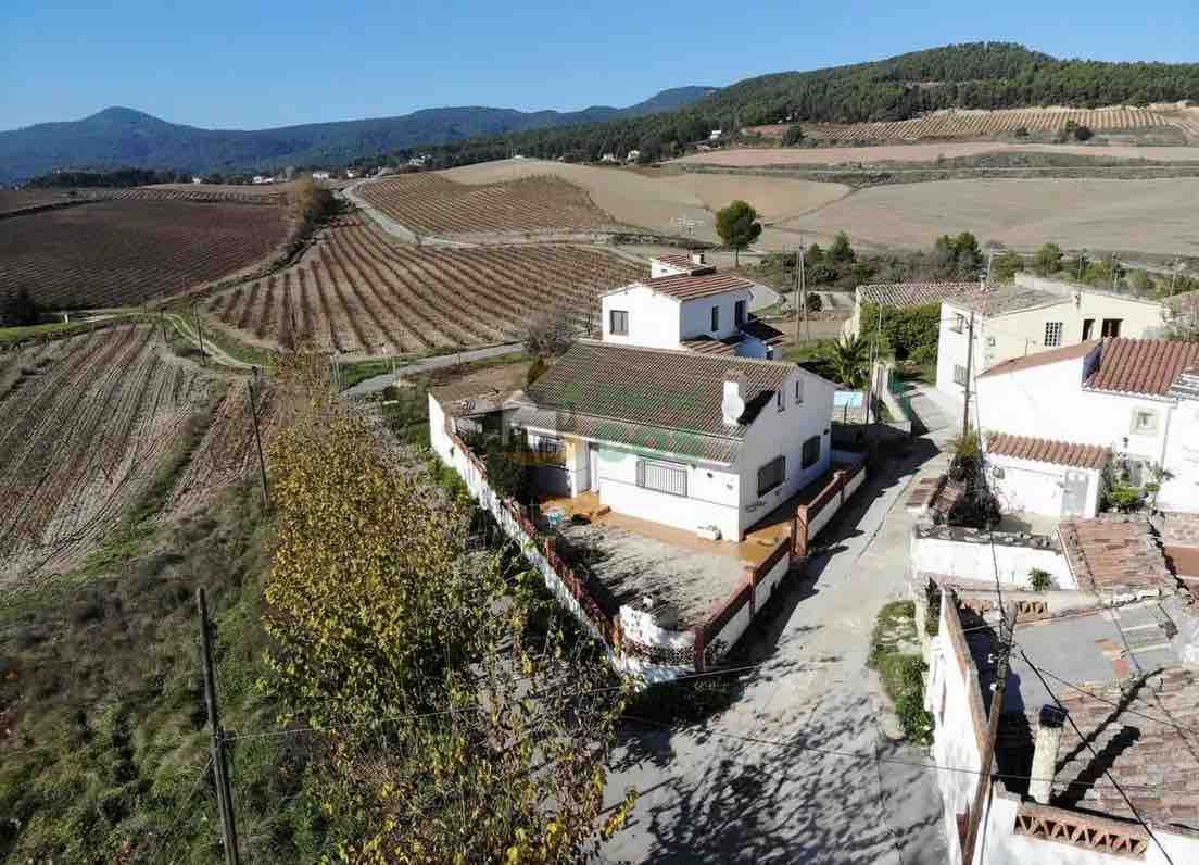Un poblado rural en Lleida en venta en Fotocasa por menos de un millón de euros img674
