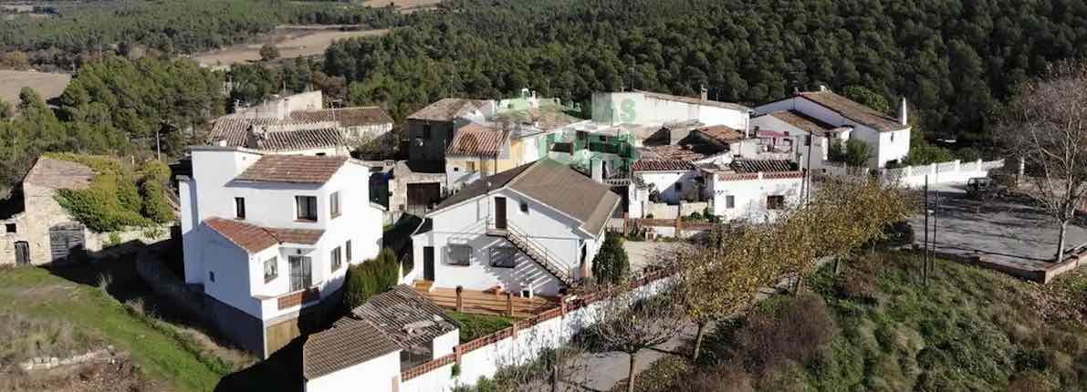 Un poblado rural en Lleida en venta en Fotocasa por menos de un millón de euros