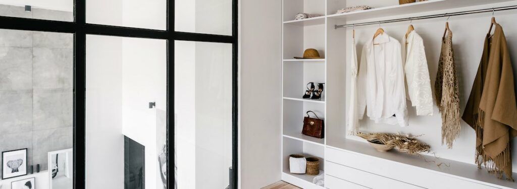 Cómo diseñar un vestidor abierto para mi dormitorio