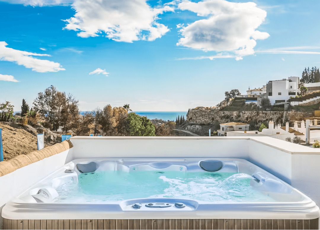 casa con jacuzzi en estepona