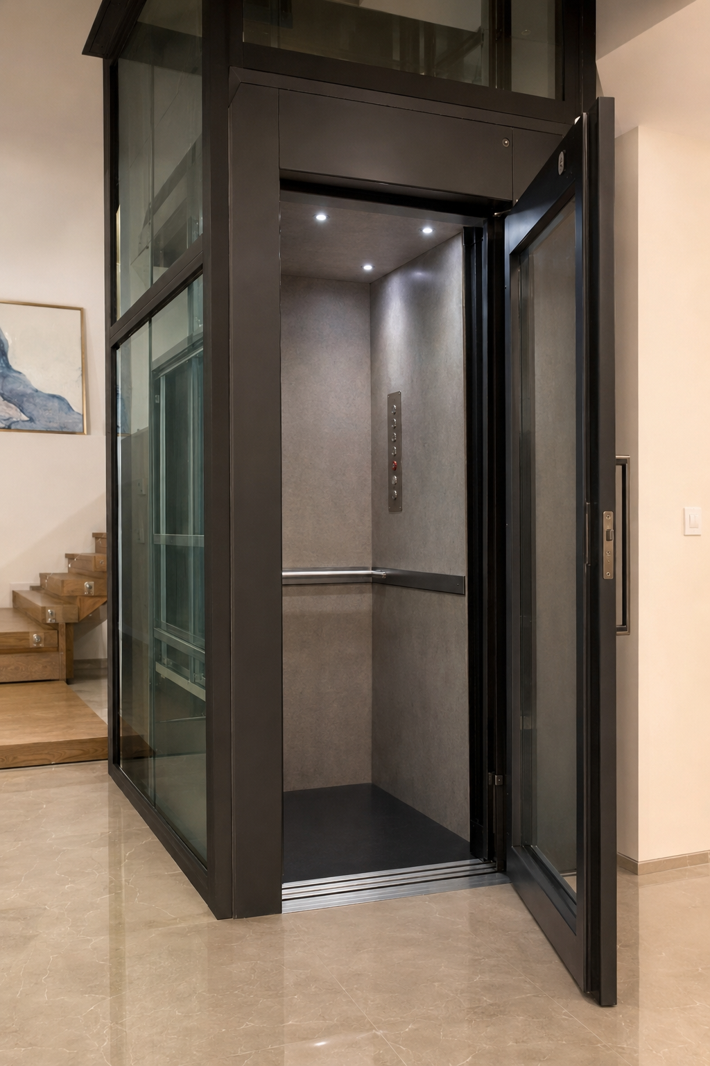 Ascensor hidráulico panorámico instalado en una vivienda moderna de lujo
