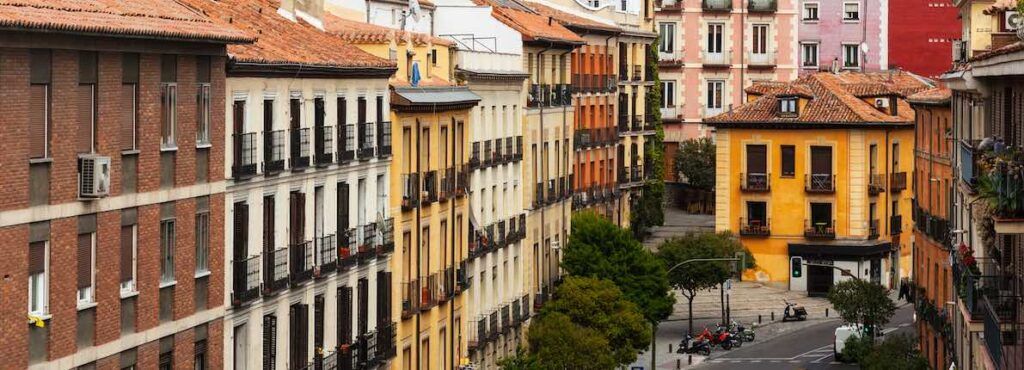 Madrileños y barceloneses recortan el presupuesto para alquilar un -8% y un -20% en el último año