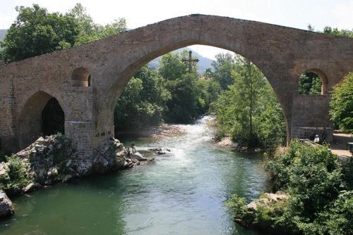 Los 5 pueblos más bonitos de Asturias que debes visitar - Fotocasa Life - Alquiler vacacional, Asturias, Casas en Asturias, comprar vivienda, Pisos en Asturias, viviendas en Asturias - Compraventa - Podemos afirmar, sin miedo a equivocarnos, que Asturias es una de las localidades más bellas y especiales de España. Además de sus paisajes incomparables, en Asturias se respira una paz y una tranquilidad difíciles de describir. 