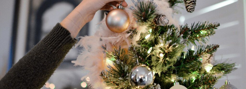 15 ideas para decorar el árbol de Navidad como los de las revistas