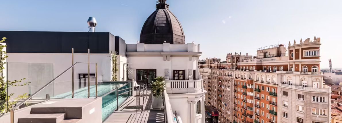 La casa más curiosa de febrero: un lujoso ático de diseño en el edificio Ave Fénix de Madrid
