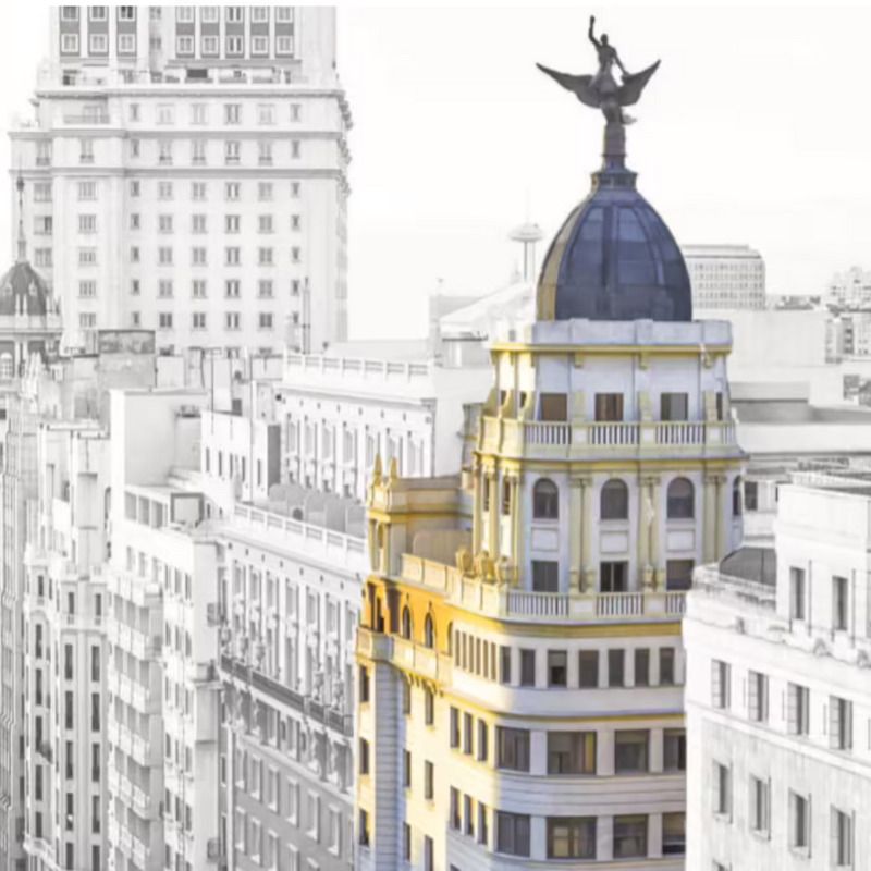 La casa más curiosa de febrero: un lujoso ático de diseño en el edificio Ave Fénix de Madrid img798