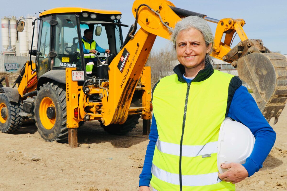 mujer trabajadora en la construcción