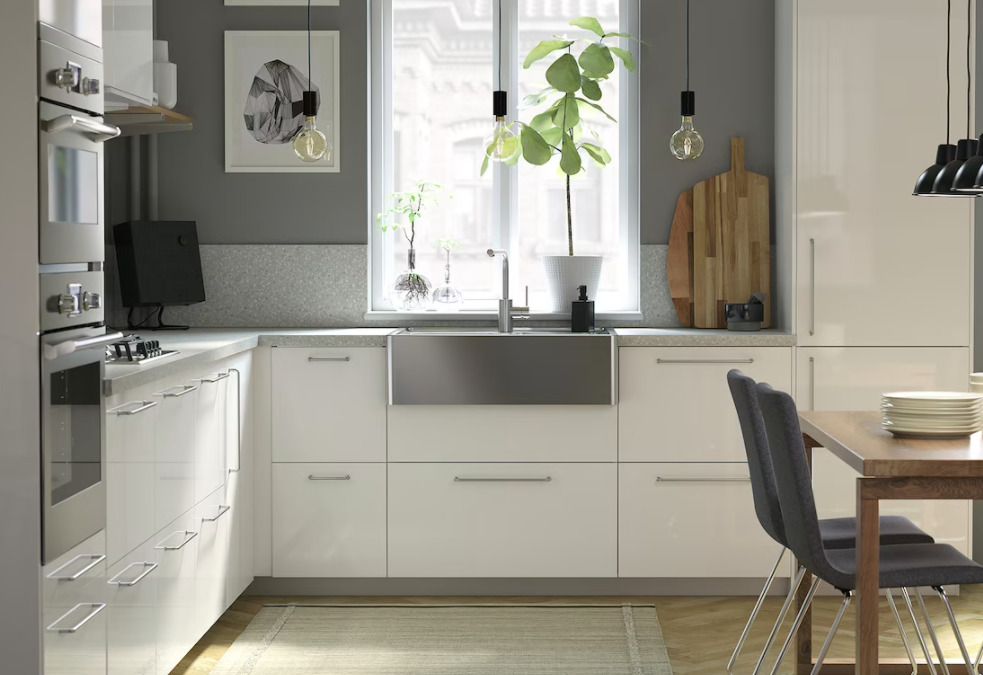 cocina blanca y gris