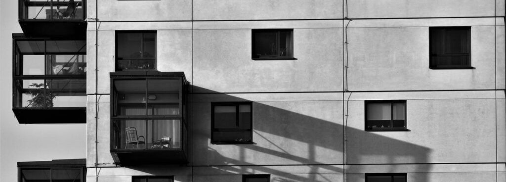 Balcones prefabricados creados por un español: ampliación de espacio sin obras