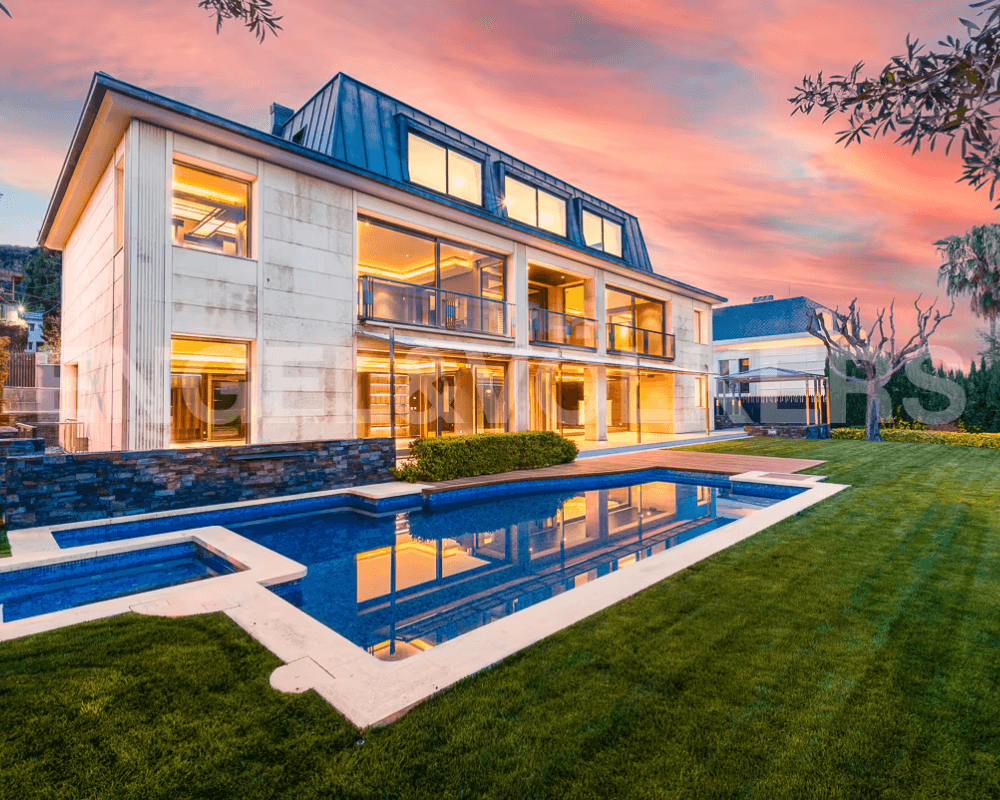 casa pedralbes vista casa y piscina