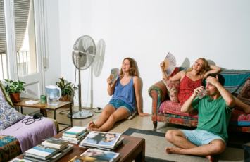 ¿Cómo enfriar la casa sin aire acondicionado? 7 trucos para bajar la temperatura en 2026