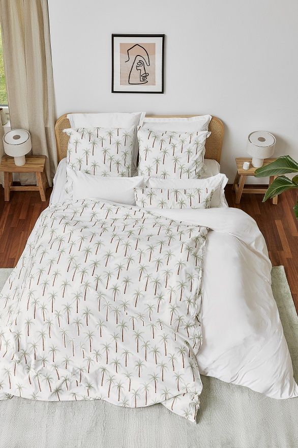 ropa de cama con materiales rústicos